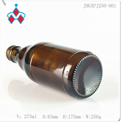 Как се правят цветни стъклени бутилки?